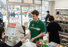 Working at 7-Eleven in Japan (Baito): Hourly Wages, Visa Requirements and Job Application Guide